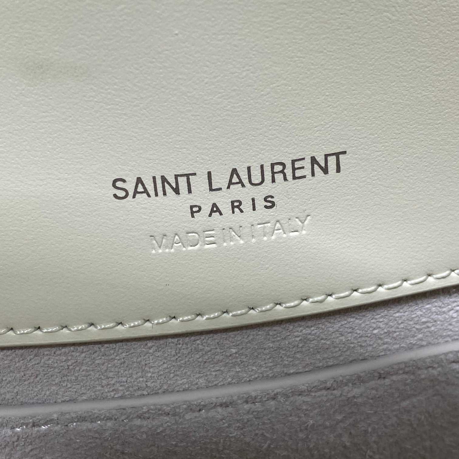 Saint Laurent Le 37 Small In Shiny Leather - 