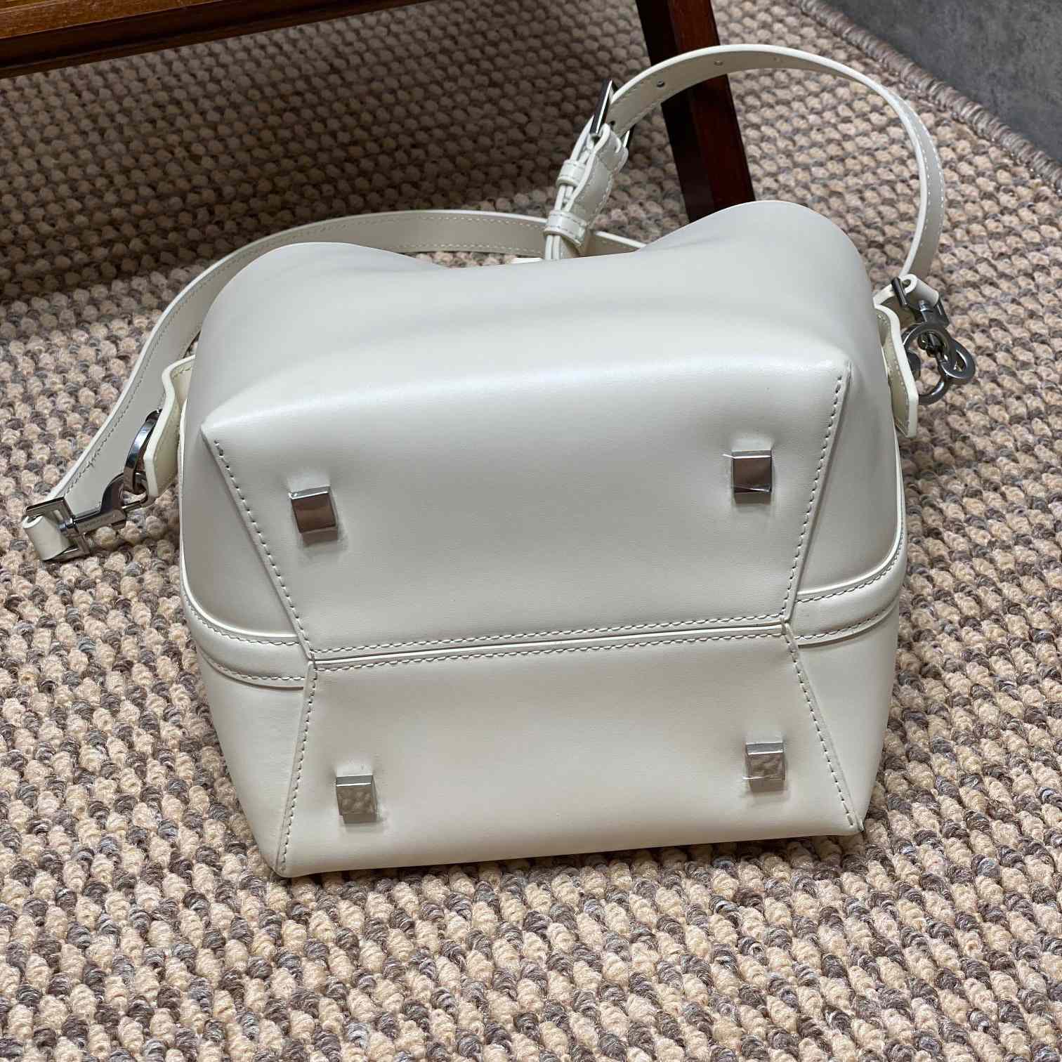 Saint Laurent Le 37 Small In Shiny Leather - 