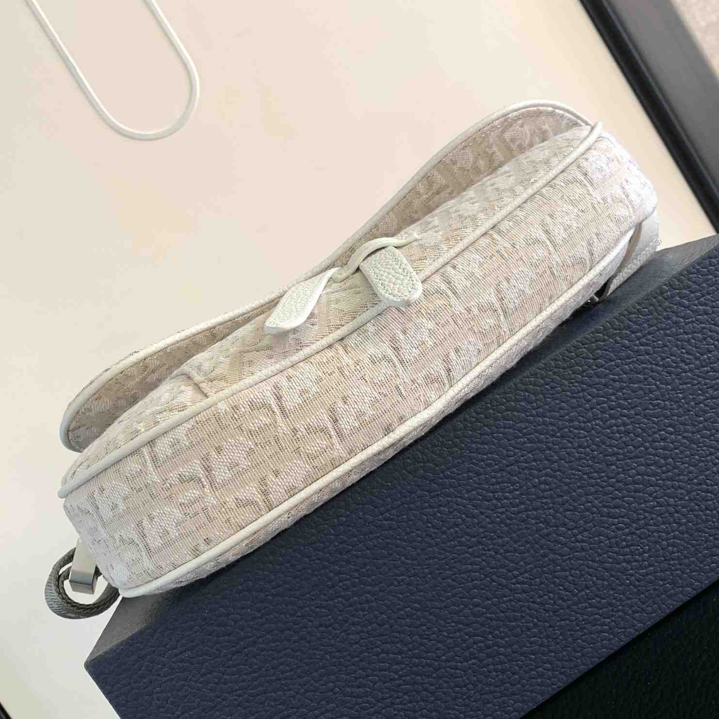 Dior Saddle Bag   (20 x 28.6 x 5cm) - 