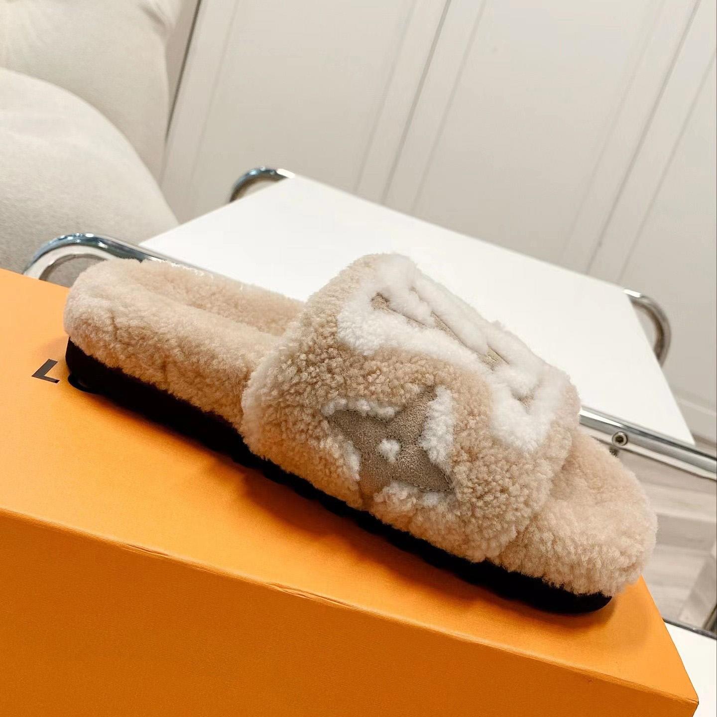 Louis Vuitton Paseo Flat Comfort Mule    - 