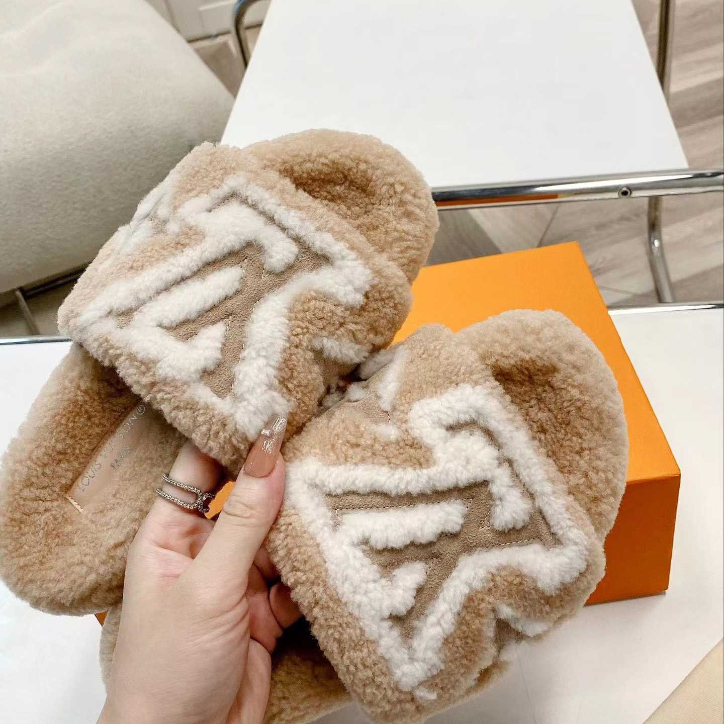 Louis Vuitton Paseo Flat Comfort Mule    - 
