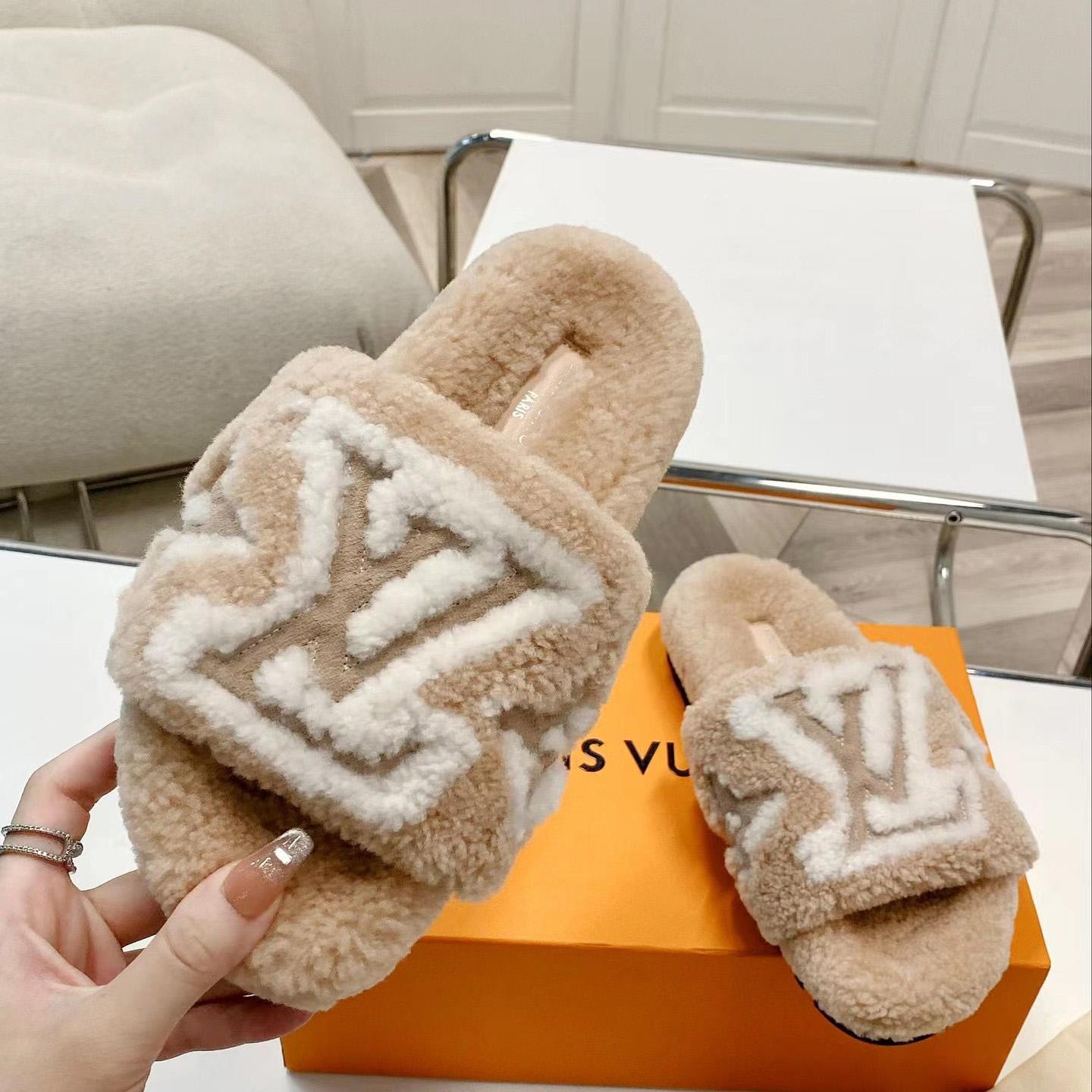 Louis Vuitton Paseo Flat Comfort Mule    - 