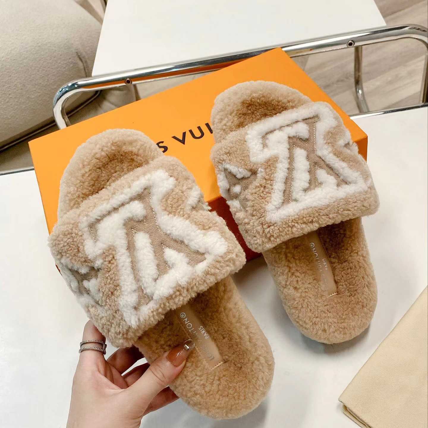 Louis Vuitton Paseo Flat Comfort Mule    - 