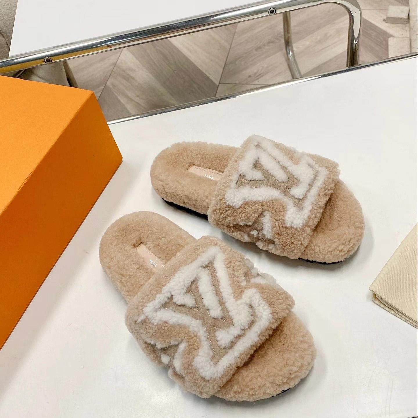 Louis Vuitton Paseo Flat Comfort Mule    - 