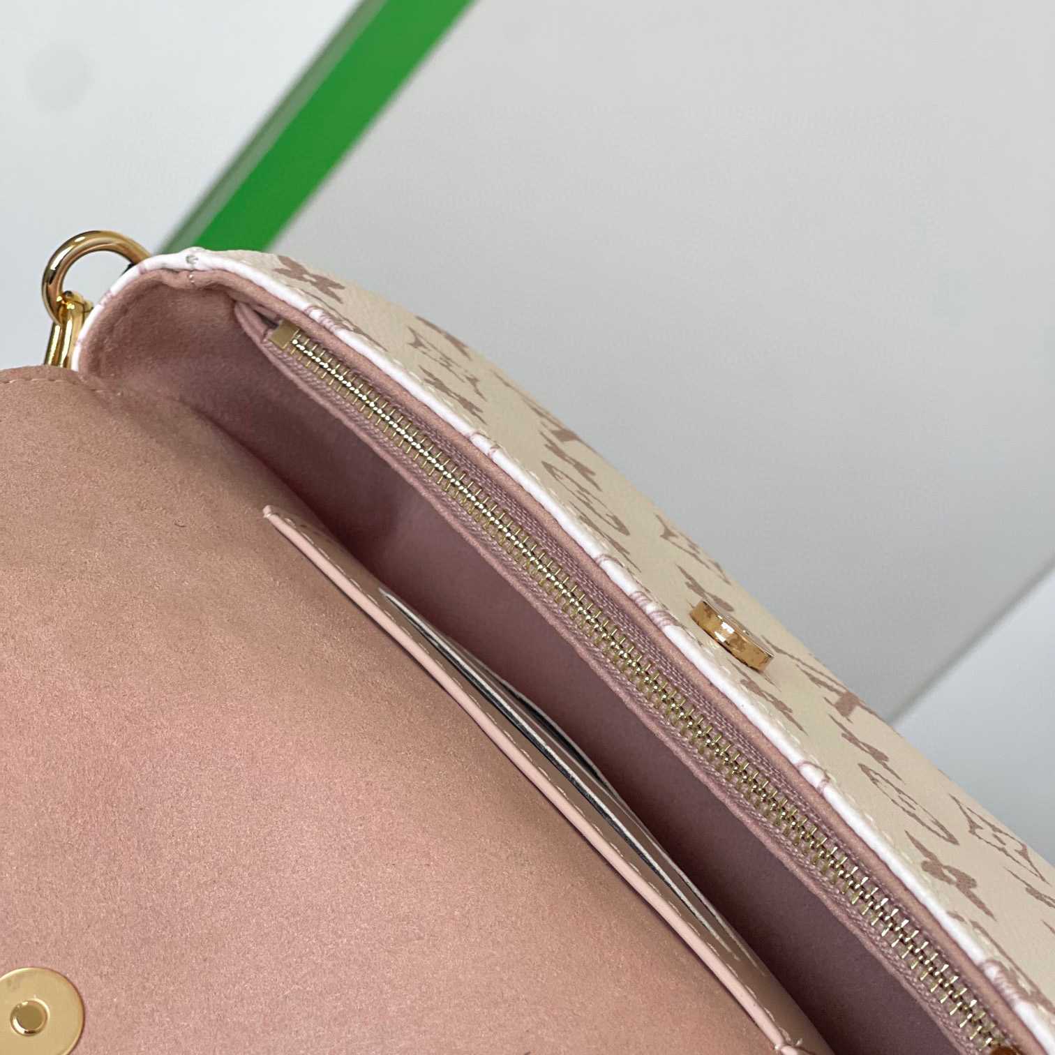 Louis Vuitton Wallet on Chain Ivy    M83091 - 