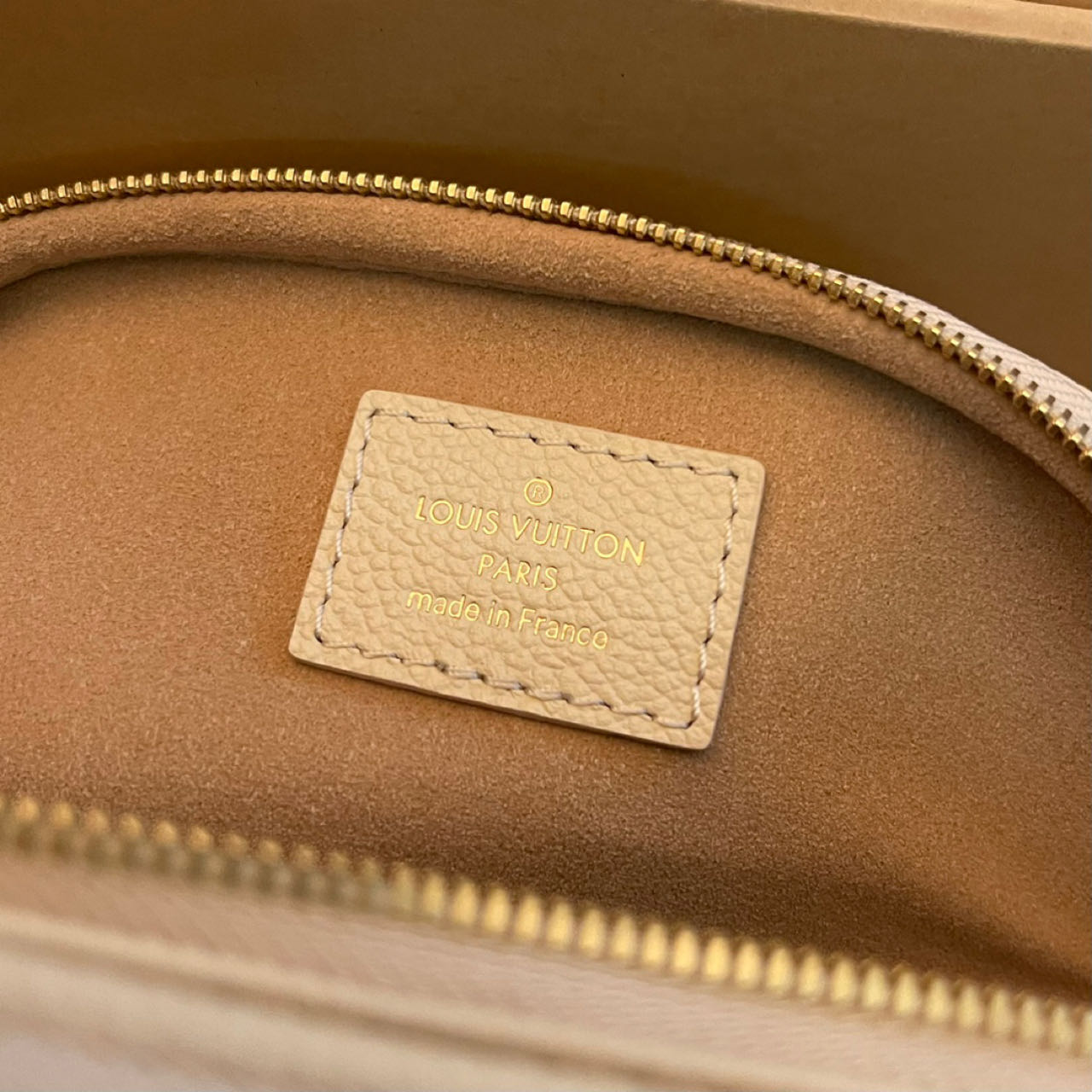 Louis Vuitton Mini Bumbag   M83275 - 