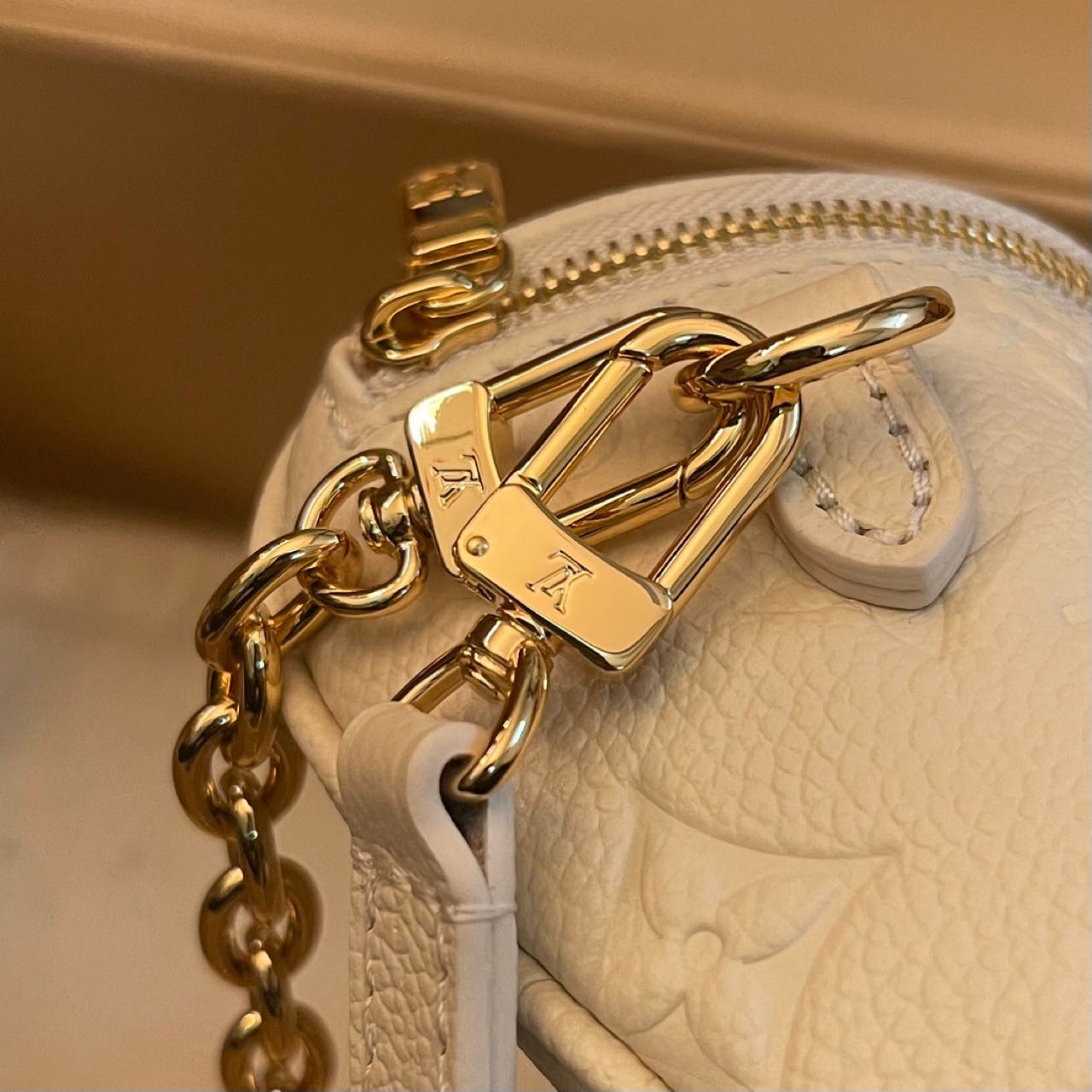 Louis Vuitton Mini Bumbag   M83275 - 