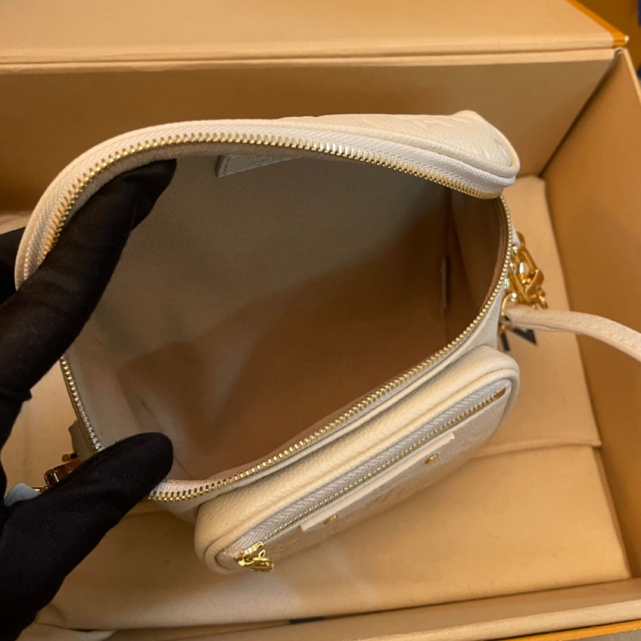 Louis Vuitton Mini Bumbag   M83275 - 