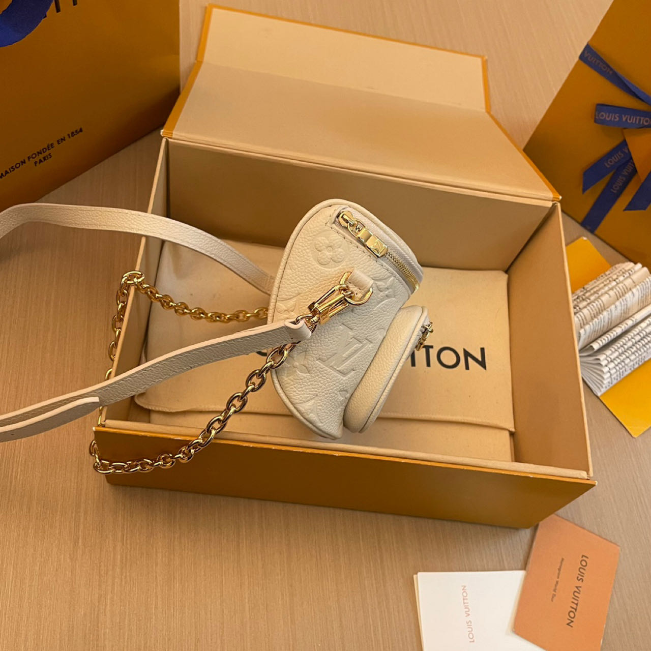 Louis Vuitton Mini Bumbag   M83275 - 