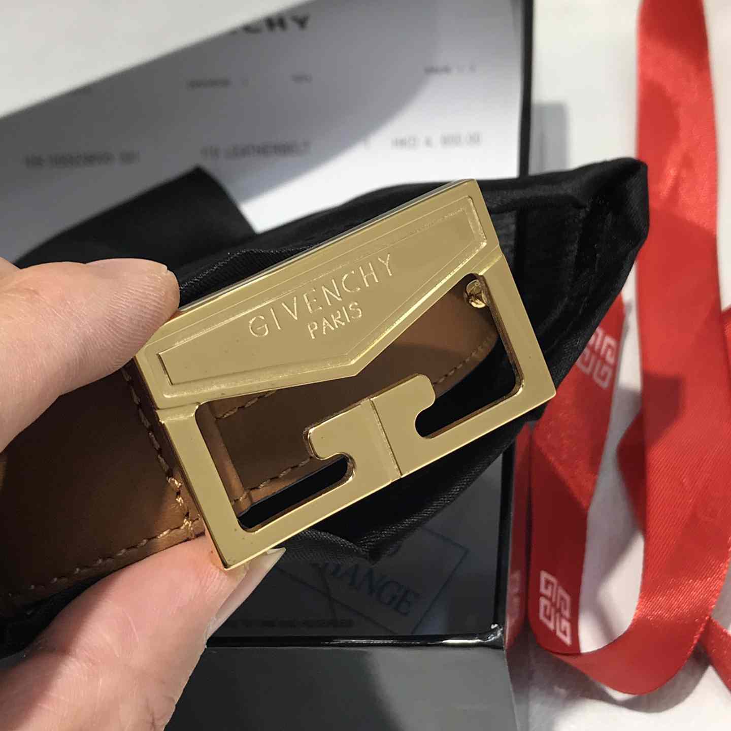 Givenchy  Leather Belt      30mm - 