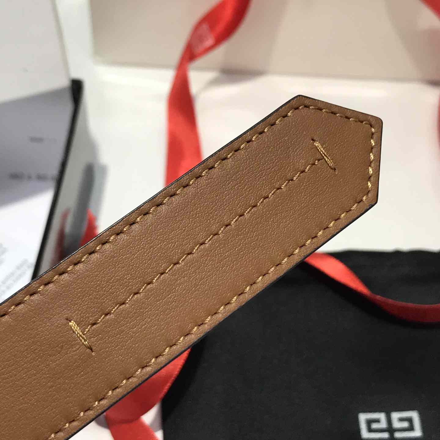 Givenchy  Leather Belt      30mm - 