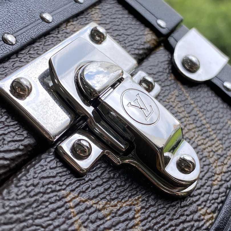 Louis Vuitton Clutch Box   M20252 - 
