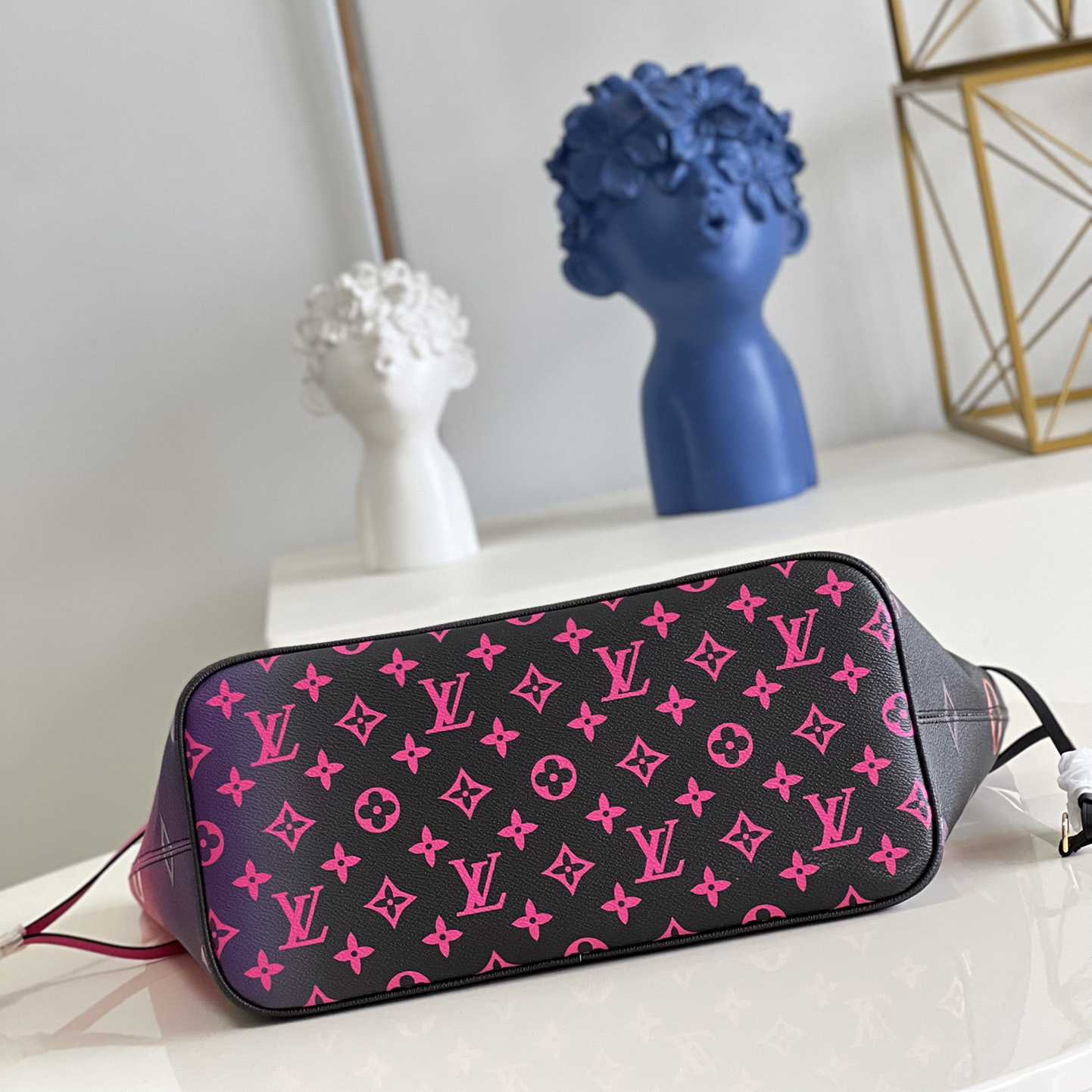 Louis Vuitton Neverfull MM Tote (31-28-14cm)    M20511 - 