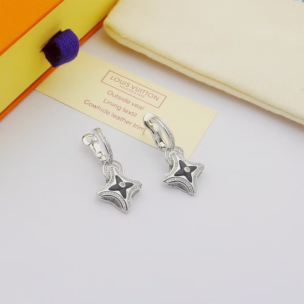 Louis Vuitton Ever Blossom Earrings - 