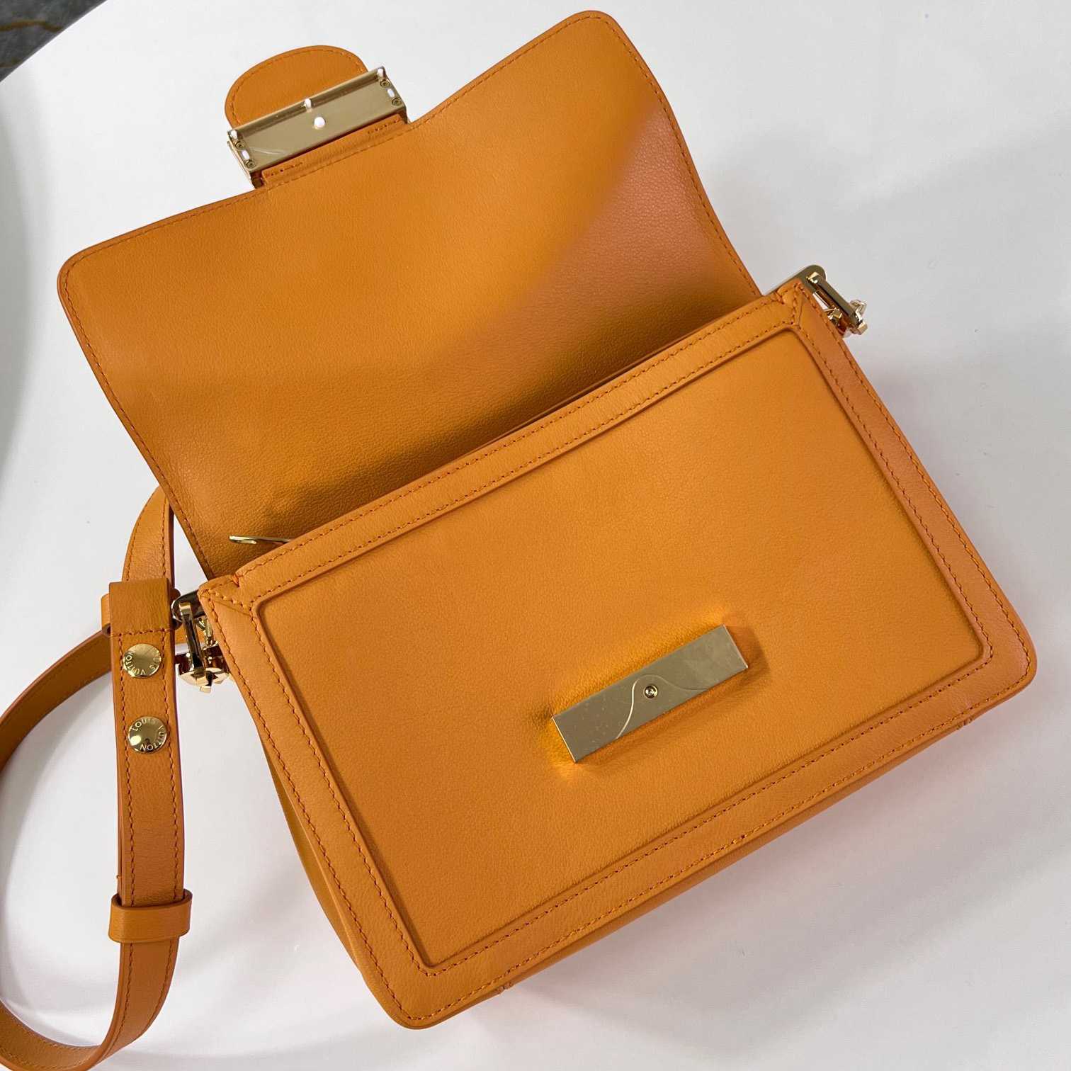 Louis Vuitton Dauphine Soft MM   M25048 - 