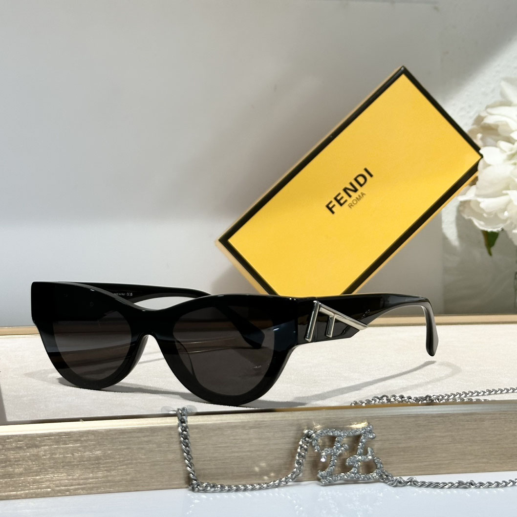 Fendi First FE40135I Sunglasses - DesignerGu