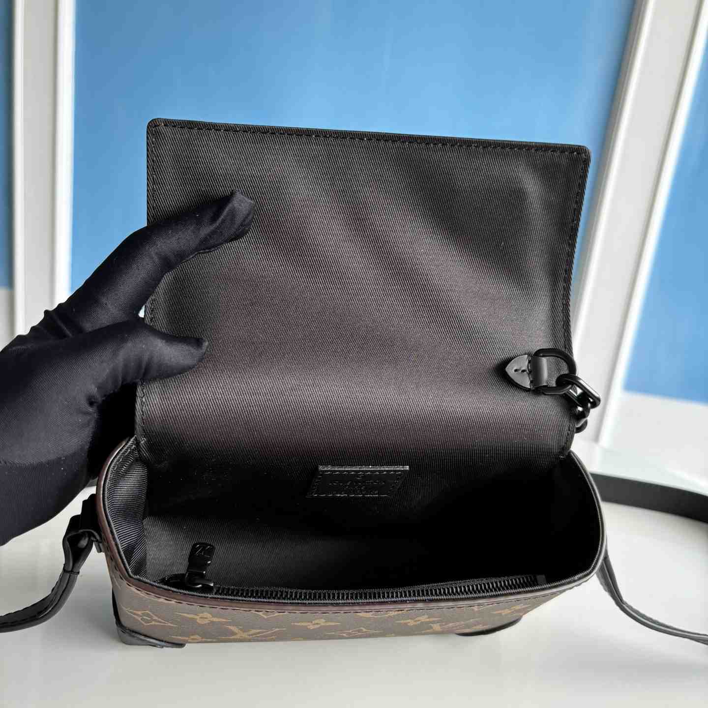 Louis Vuitton Steamer Wearable Wallet  M83613 - 