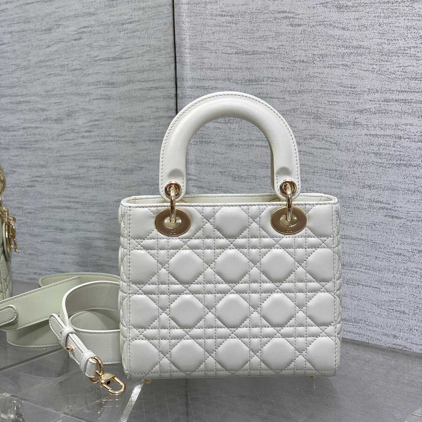 Dior Lady Dior Bag  （20*8*17cm） - 