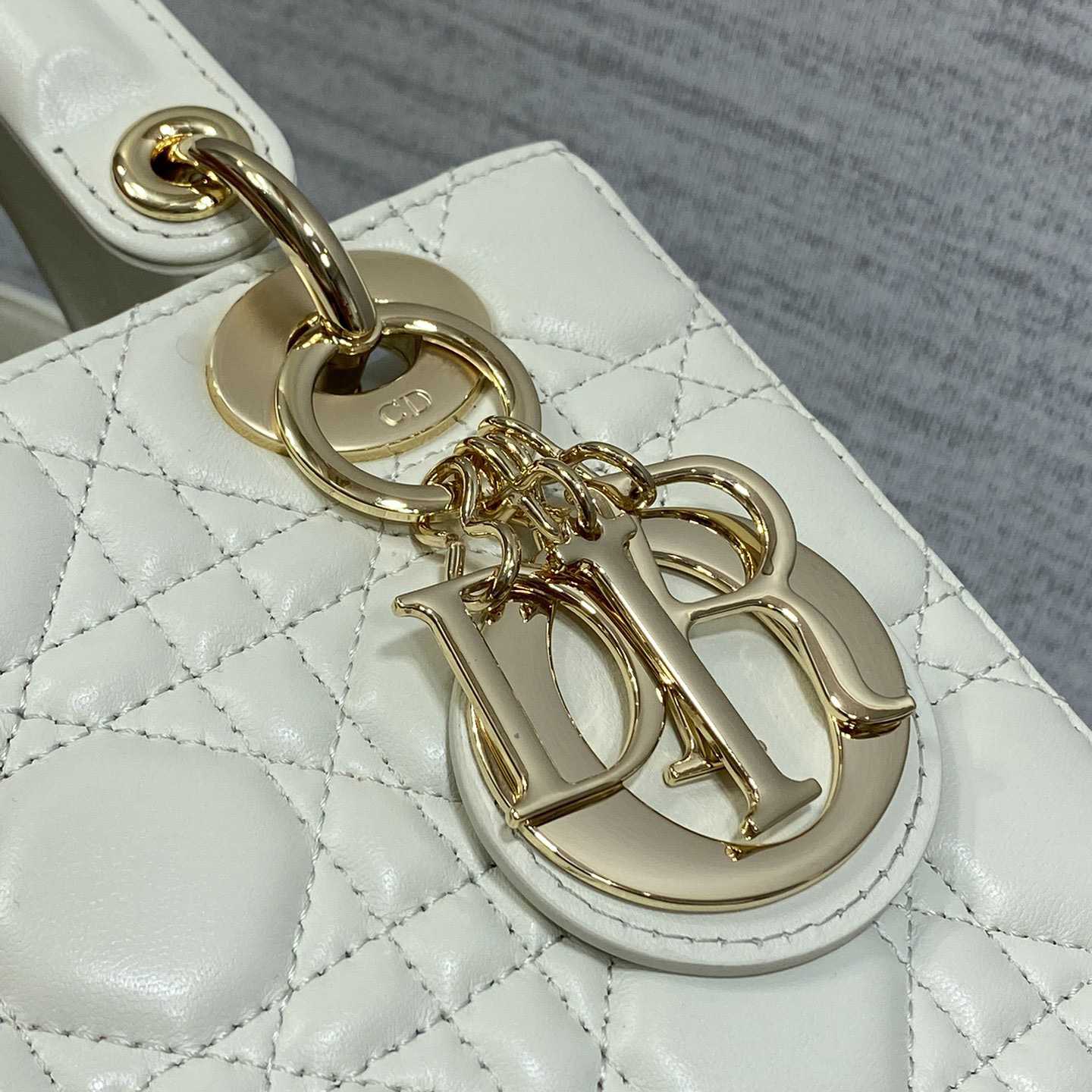 Dior Lady Dior Bag  （20*8*17cm） - 