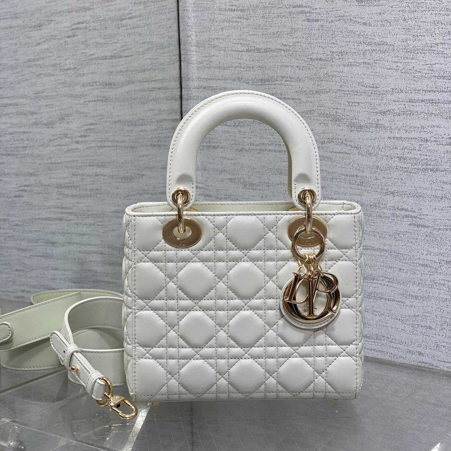 Dior Lady Dior Bag  （20*8*17cm） - 