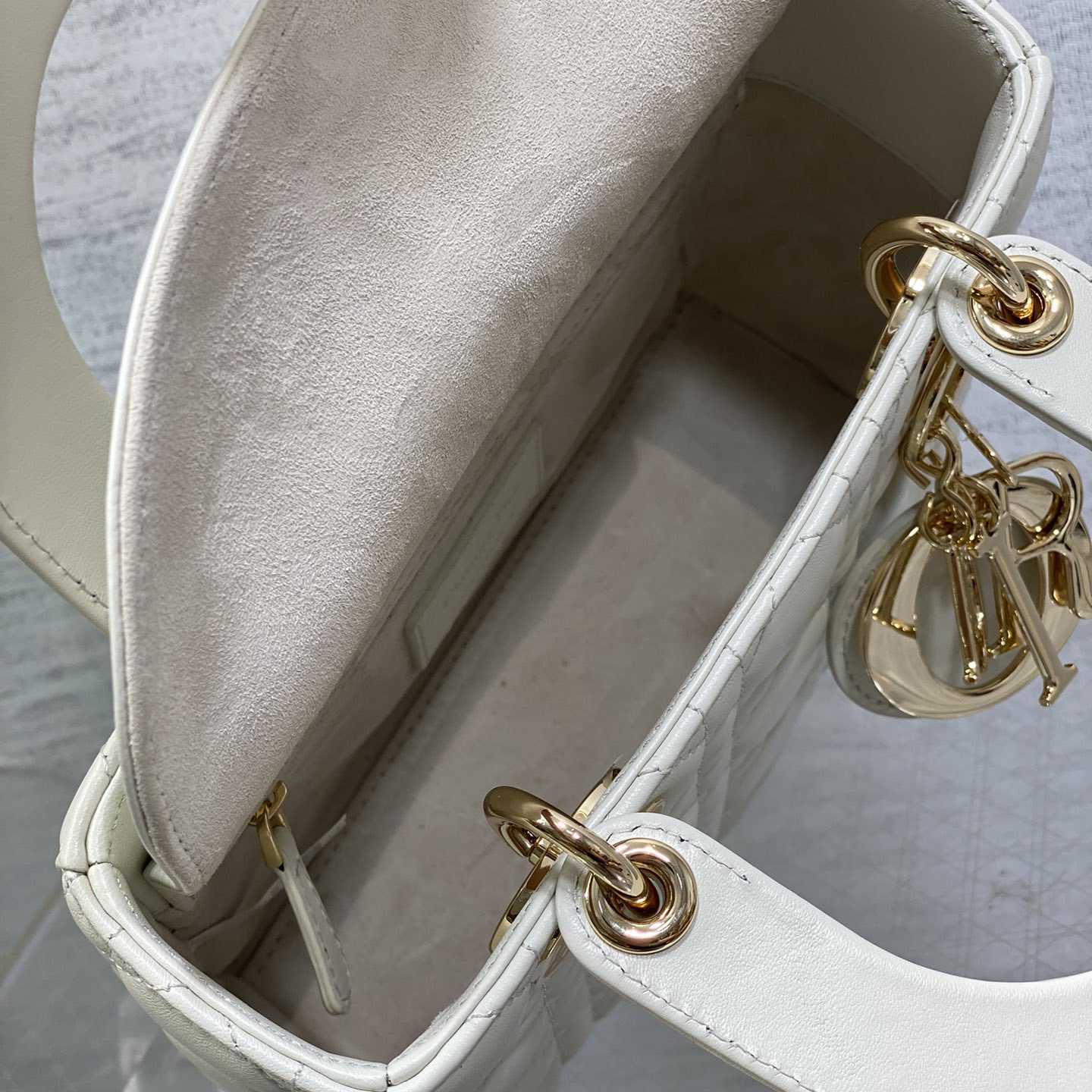 Dior Lady Dior Bag  （20*8*17cm） - 