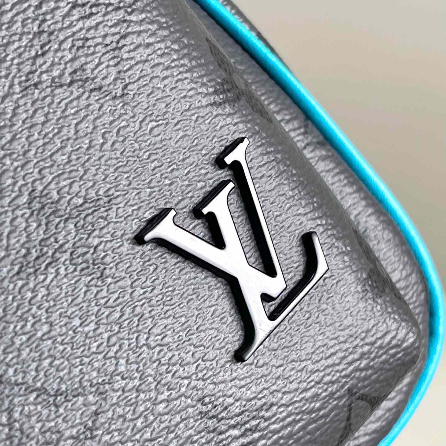 Louis Vuitton Avenue Slingbag PM   M11703 - 