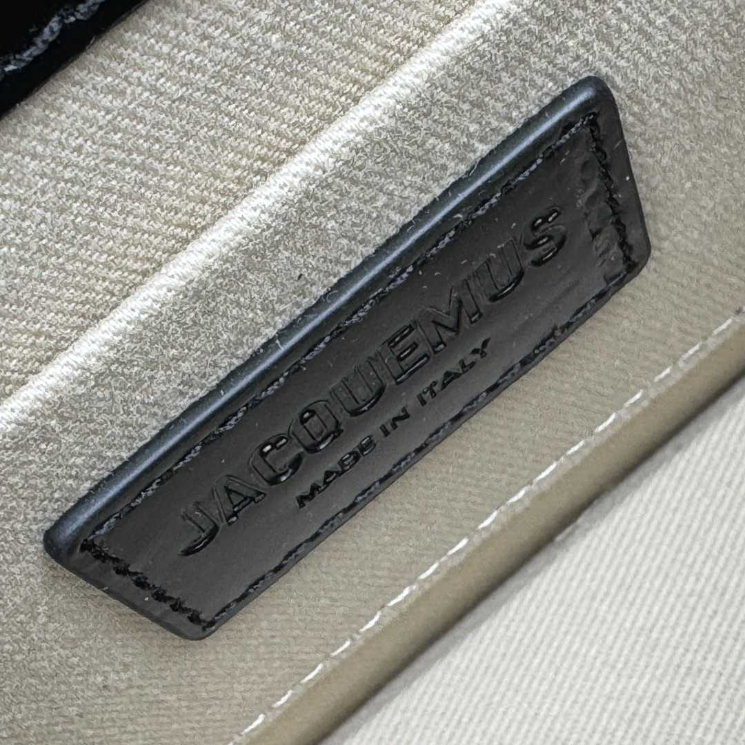 Jacquemus Le Chiquito Moyen Boucle - 