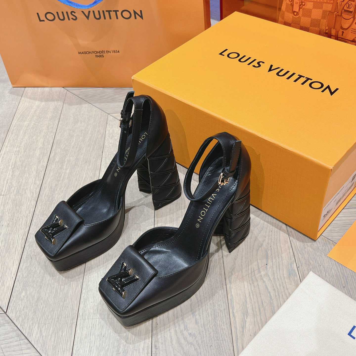 Louis Vuitton Shake Platform Pump  1ACMYU - 