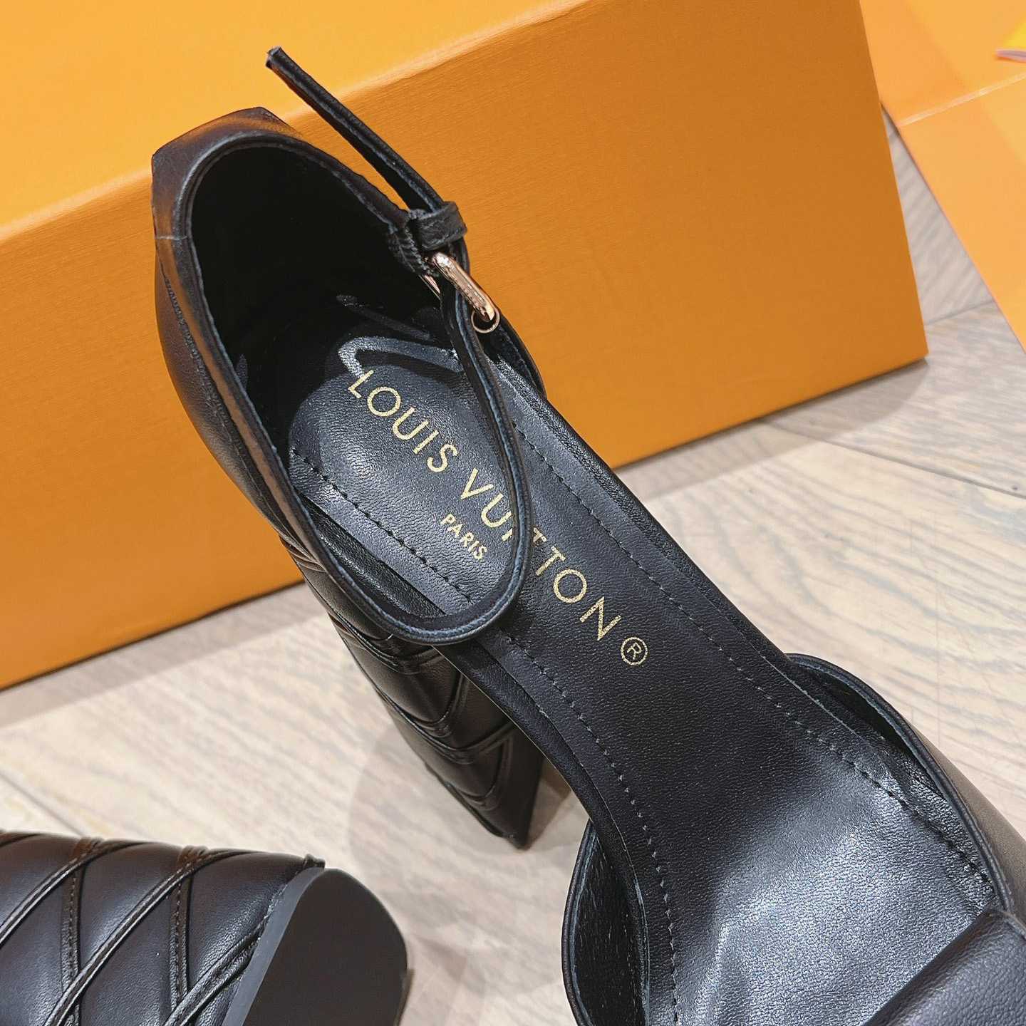 Louis Vuitton Shake Platform Pump  1ACMYU - 