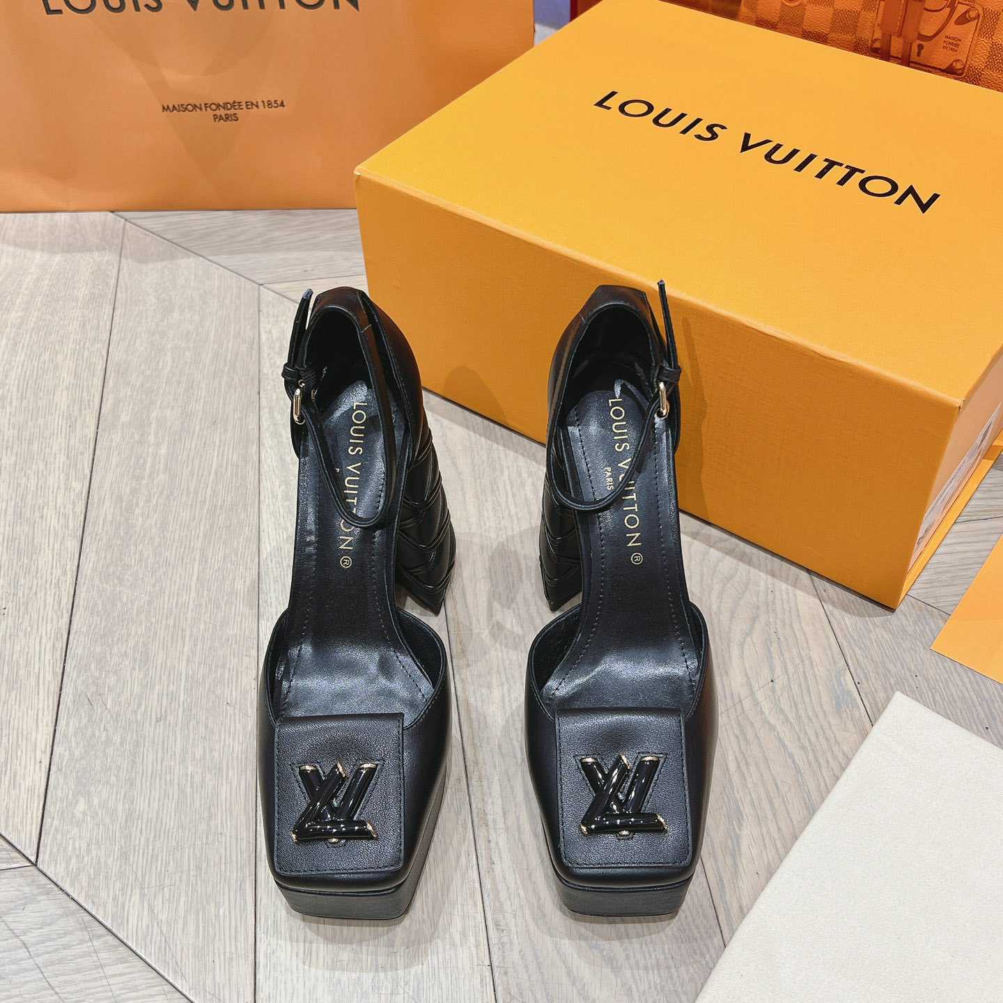 Louis Vuitton Shake Platform Pump  1ACMYU - 