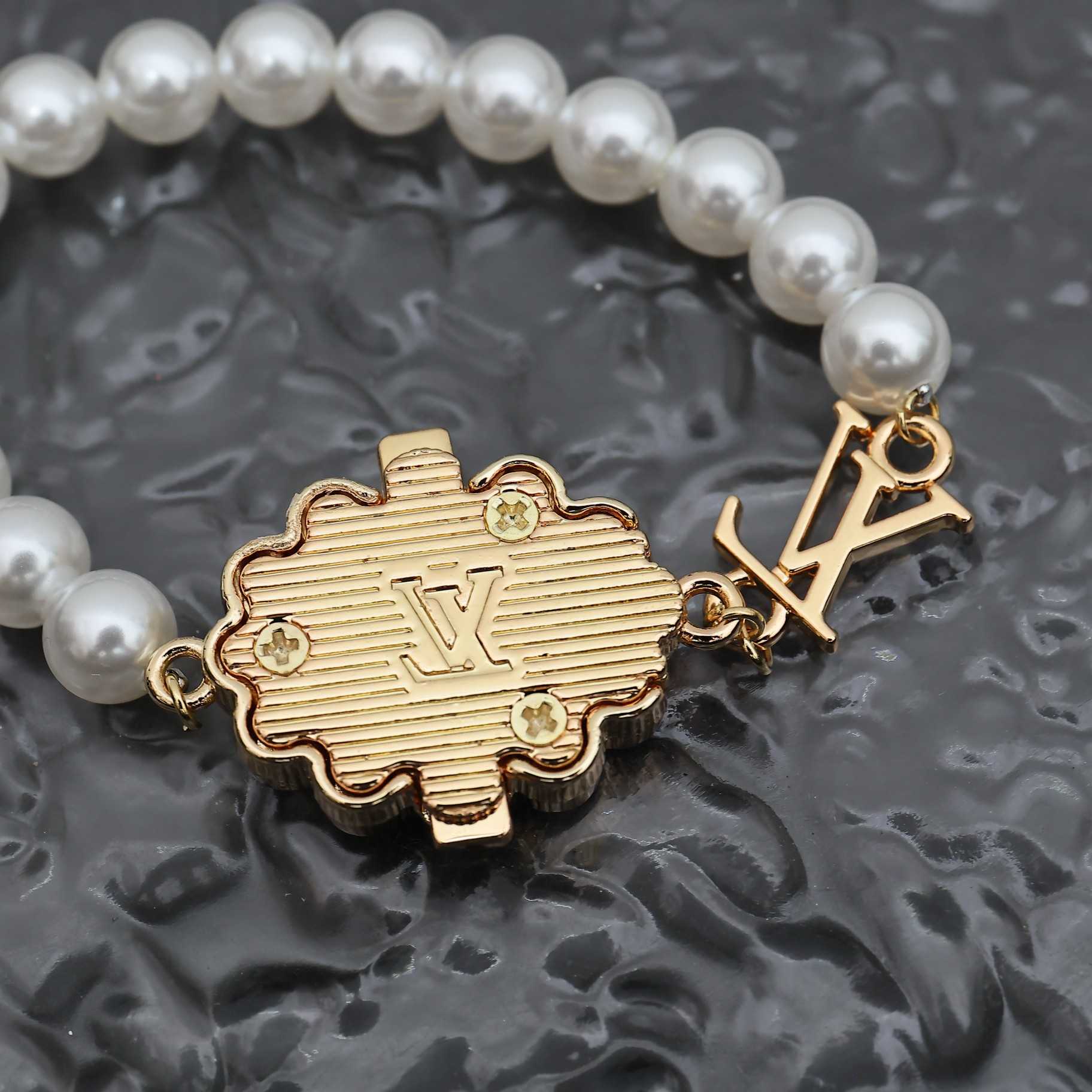 Louis Vuitton LV Dynasty Bracelet   M1497M - 