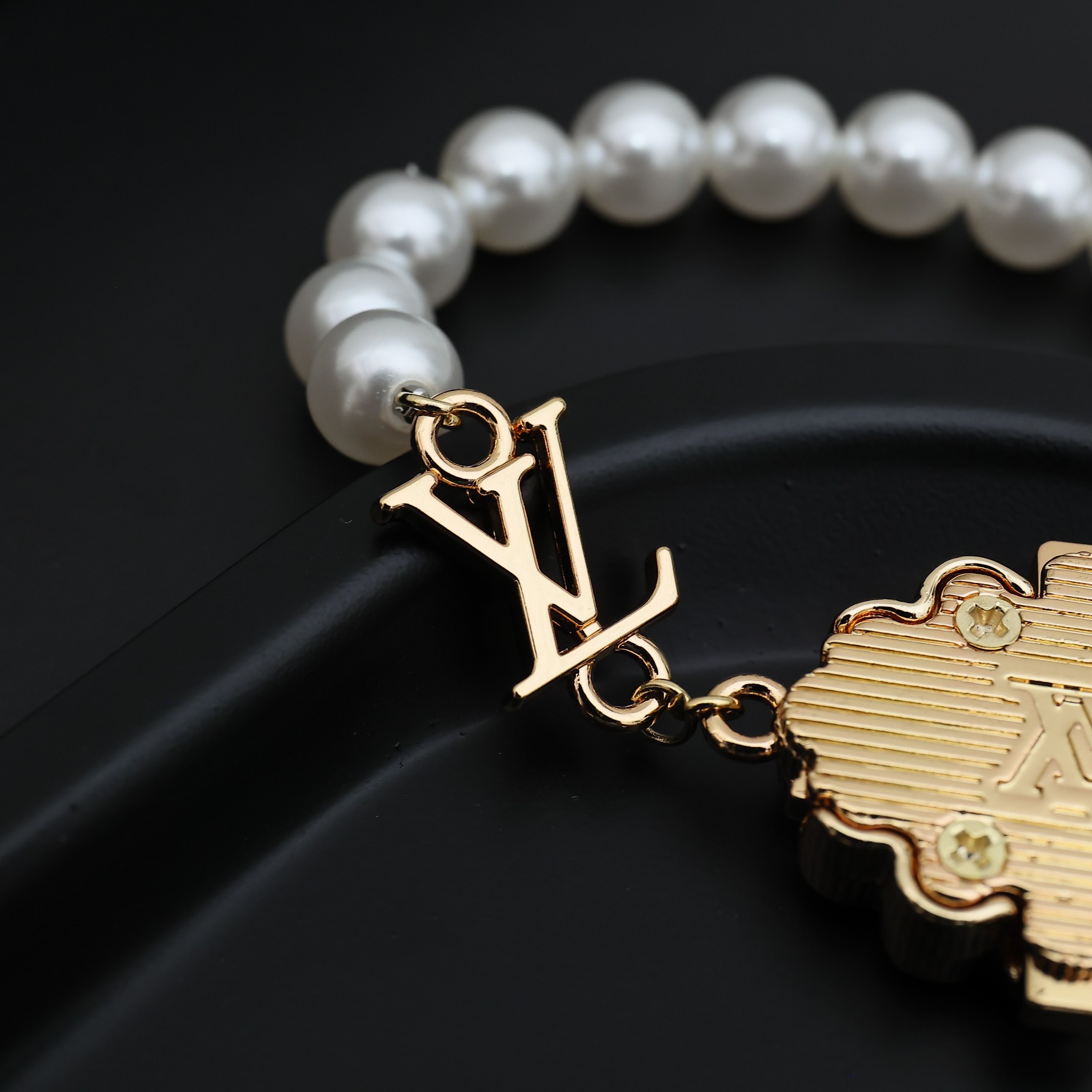Louis Vuitton LV Dynasty Bracelet   M1497M - 