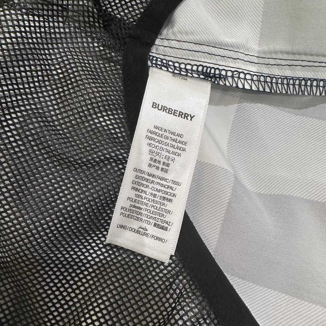 Burberry Shorts    - 