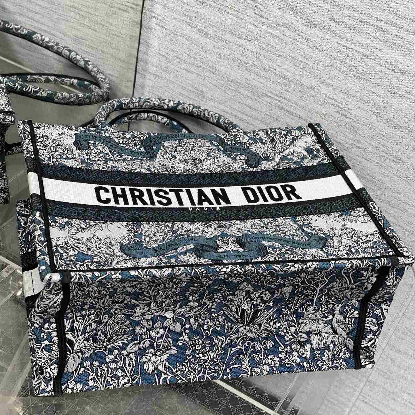 Dior Medium Dior Book Tote    - 