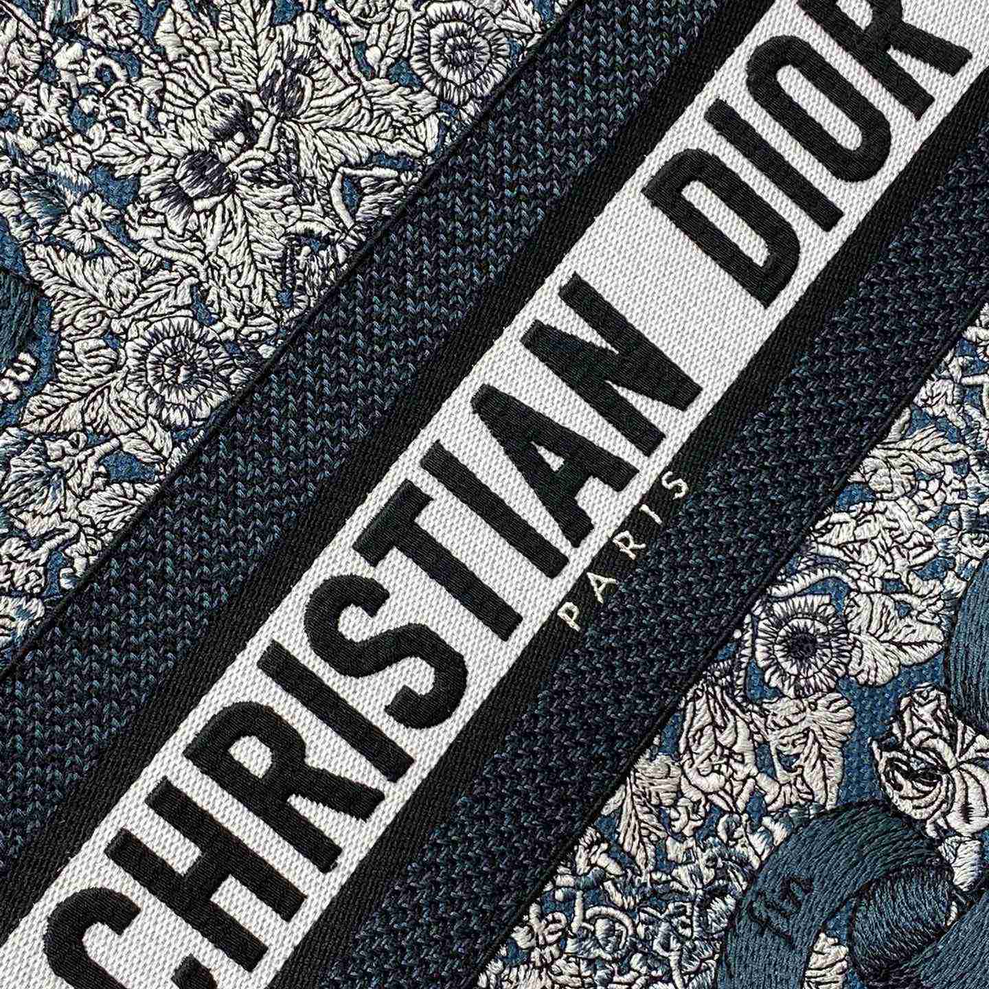 Dior Medium Dior Book Tote    - 