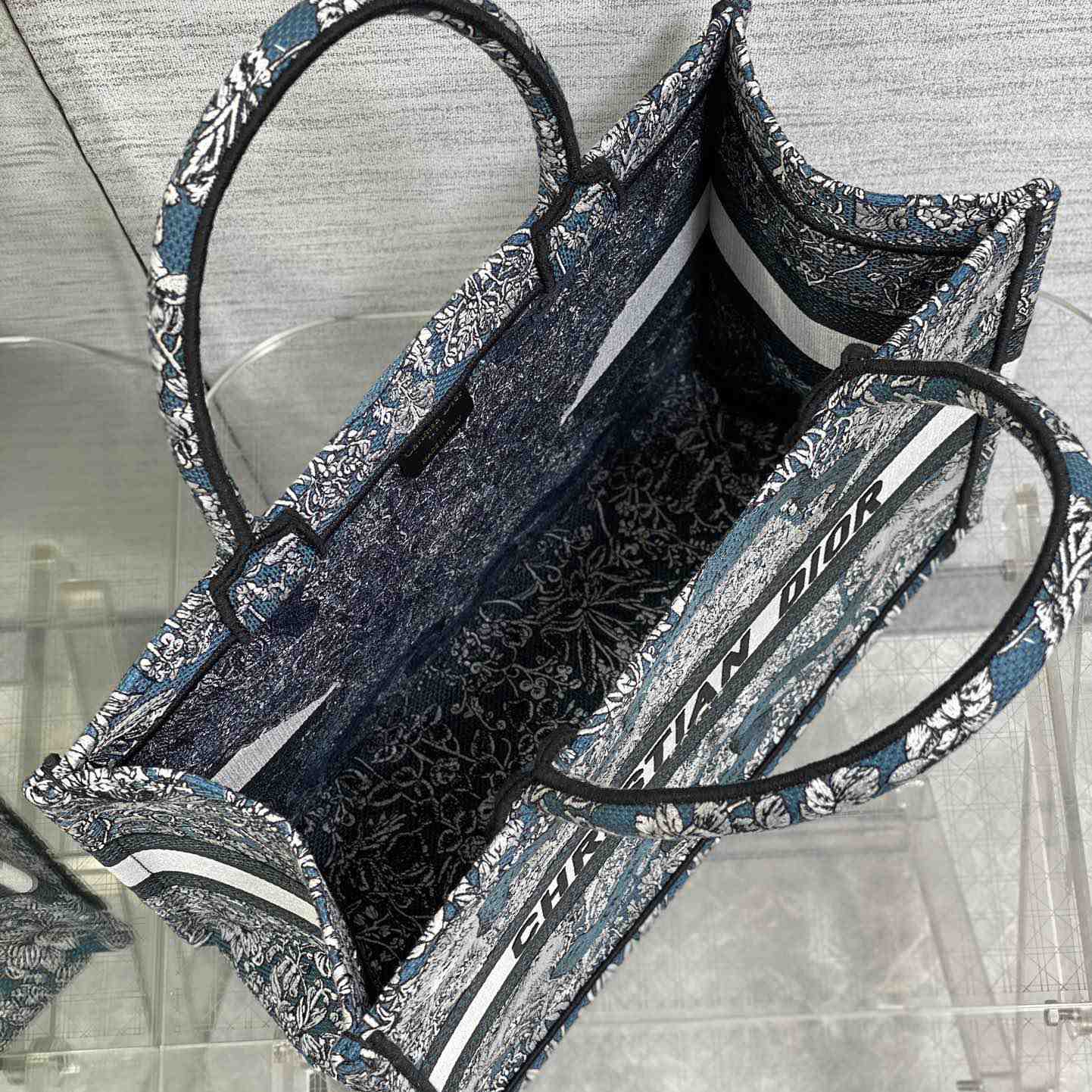 Dior Medium Dior Book Tote    - 