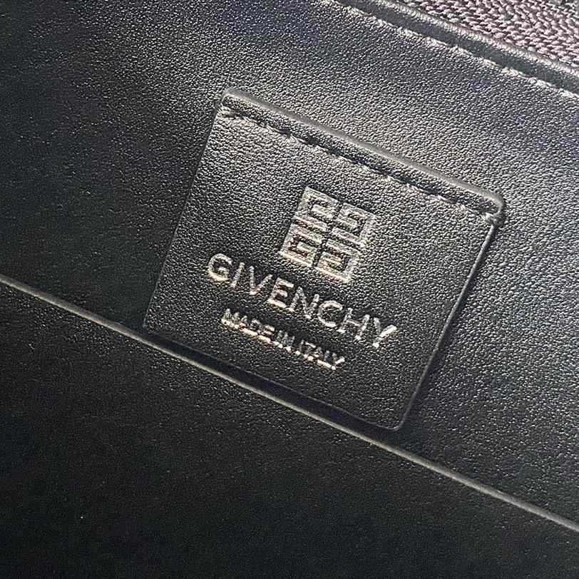 Givenchy Small Moon Cut Out bag In Leather With Chain - 