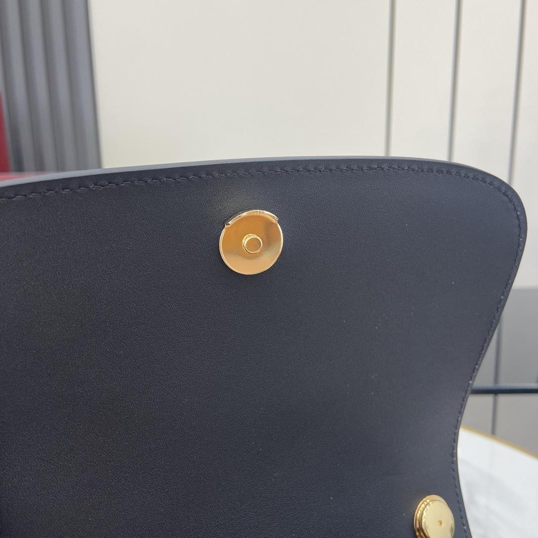 Gucci Blondie Mini Shoulder Bag - 