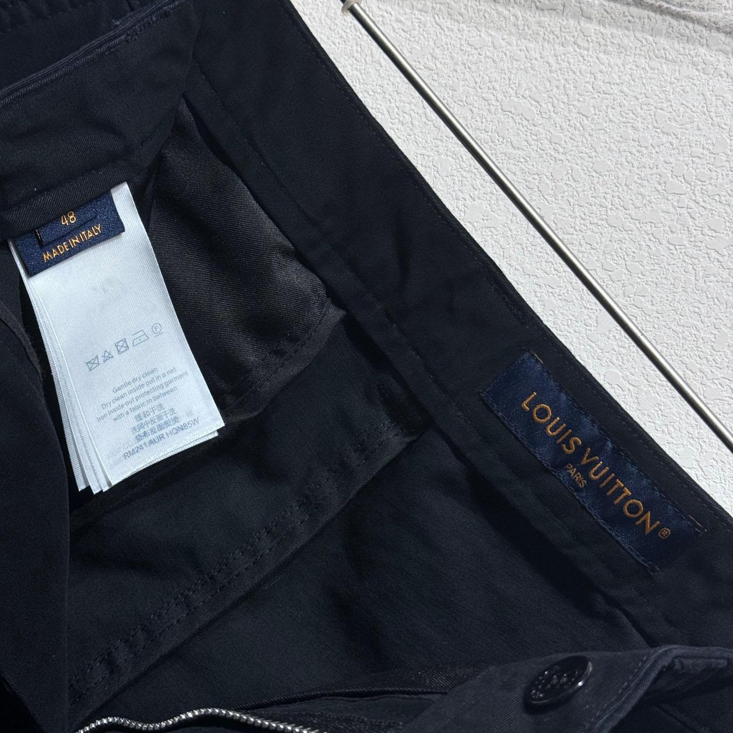Louis Vuitton Signature Cotton Cargo Pants  1AFJ90 - 