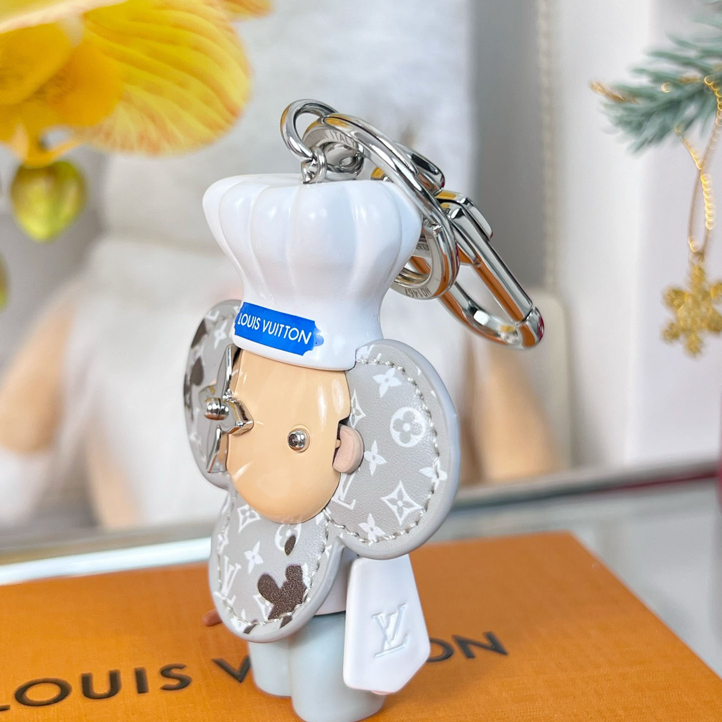 Louis Vuitton Vivienne Baker Collectible  M01467 - 