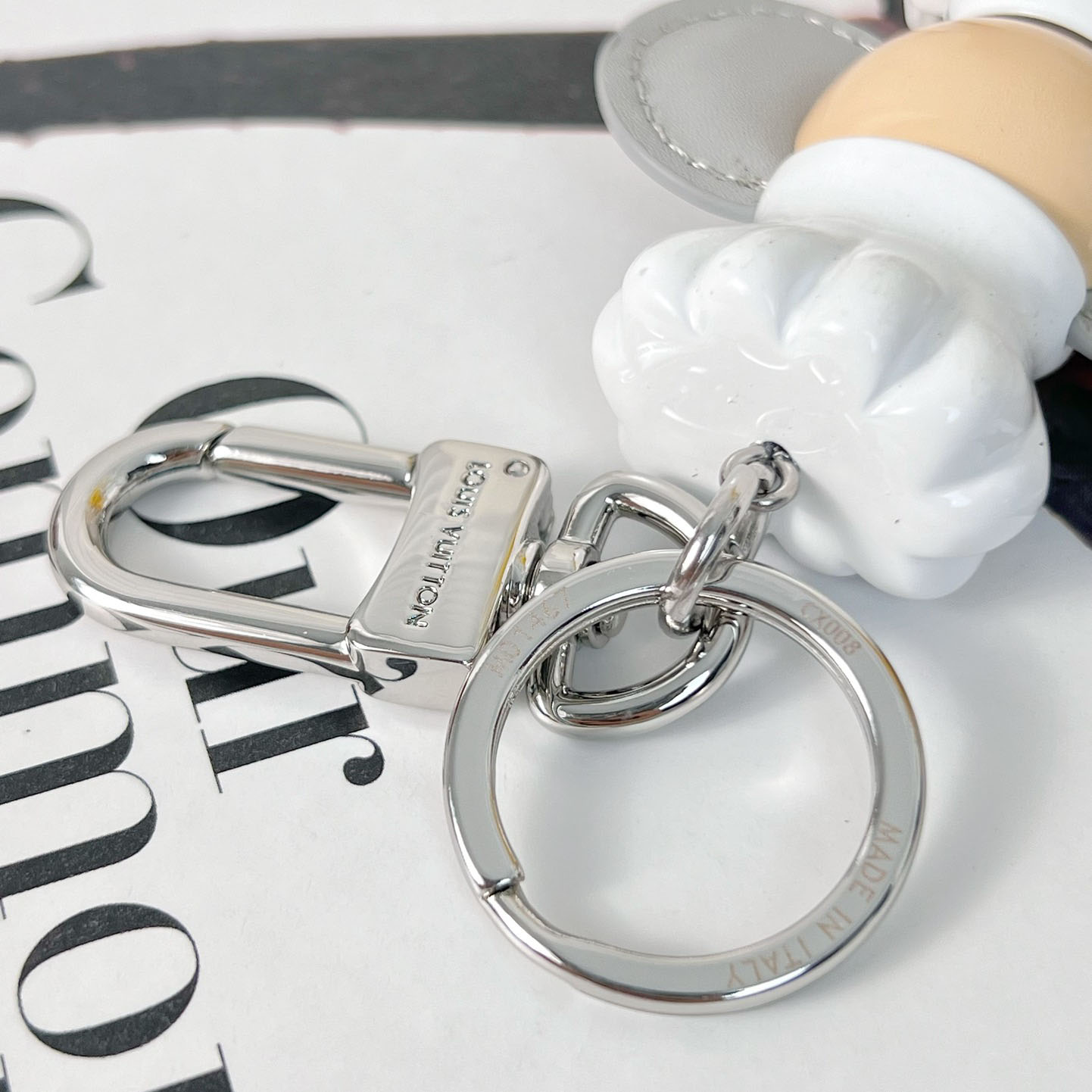 Louis Vuitton Vivienne Baker Collectible  M01467 - 