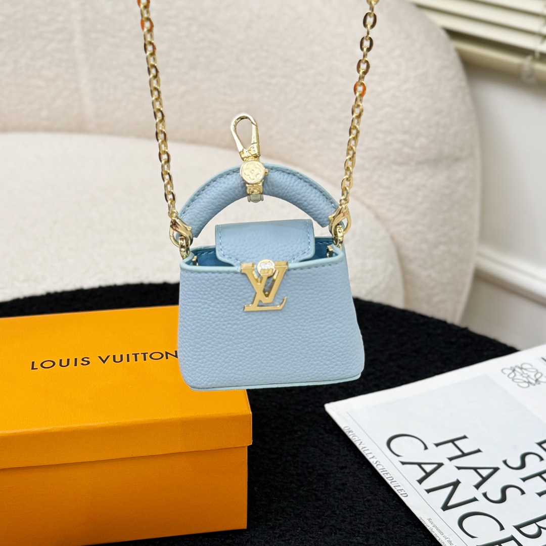 Louis Vuitton Micro Bag Capucines - 