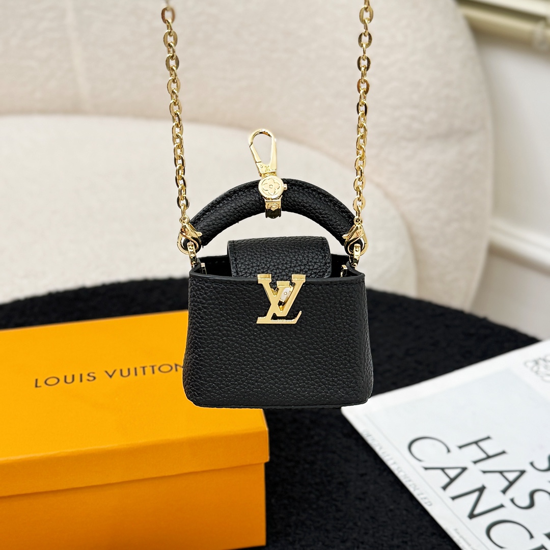 Louis Vuitton Micro Bag Capucines - 