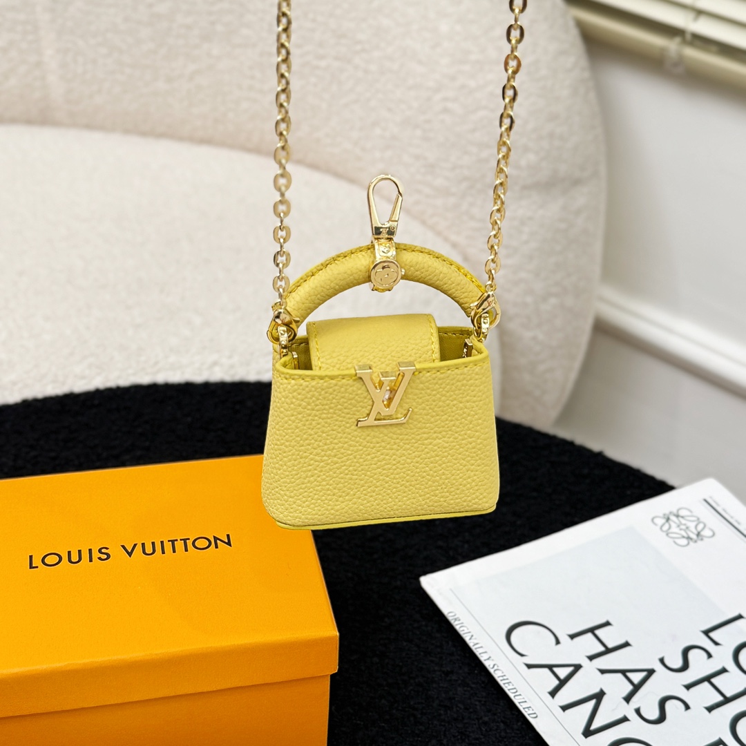 Louis Vuitton Micro Bag Capucines - 