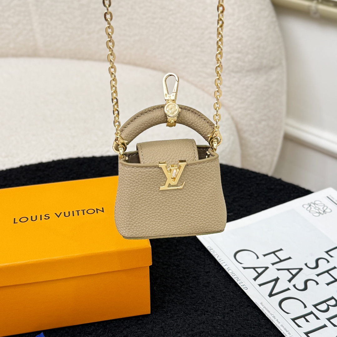 Louis Vuitton Micro Bag Capucines - 
