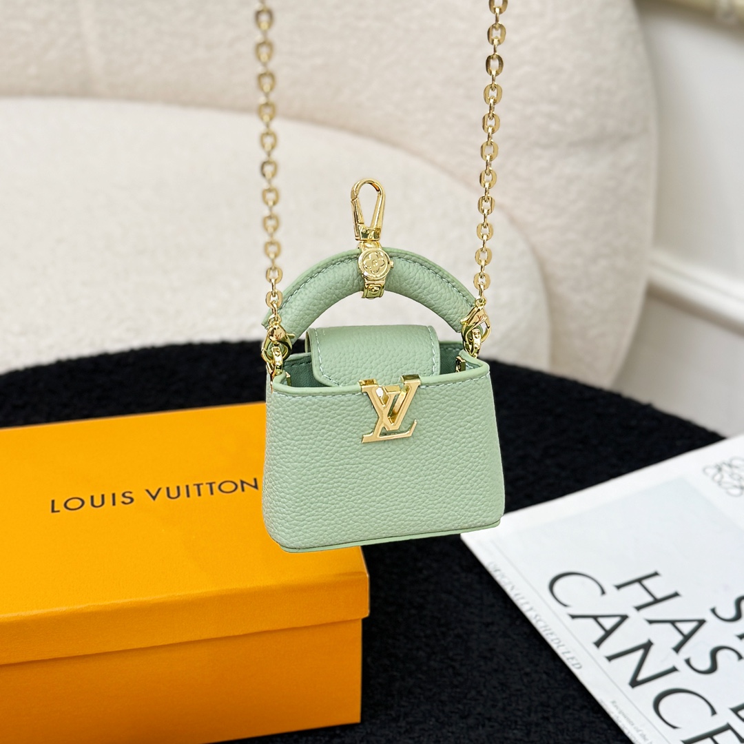 Louis Vuitton Micro Bag Capucines - 