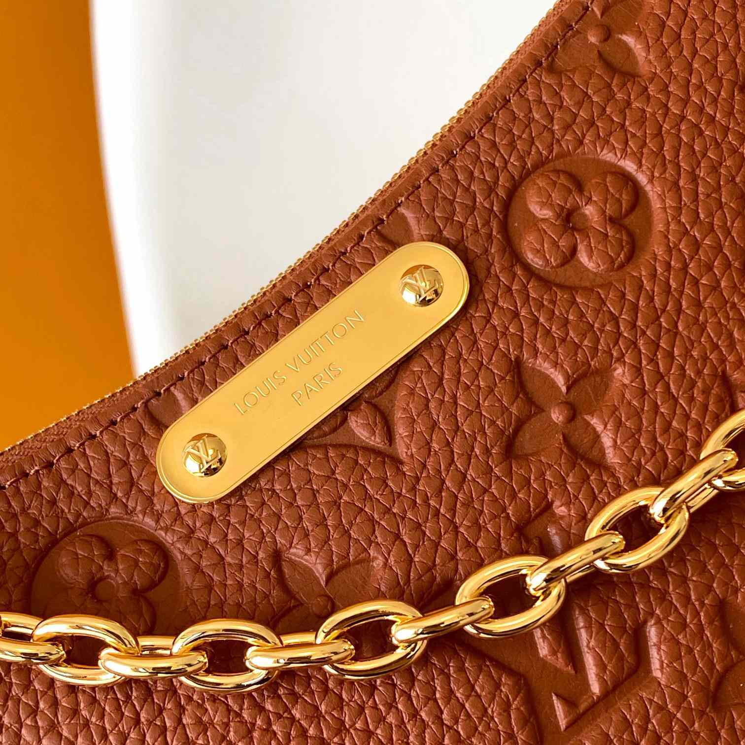 Louis Vuitton Liv Pochette  M11916 - 