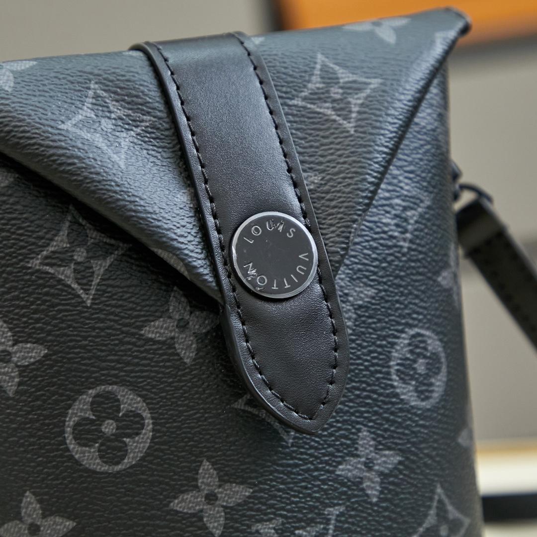 Louis Vuitton Envelope Pouch  M11613 - 