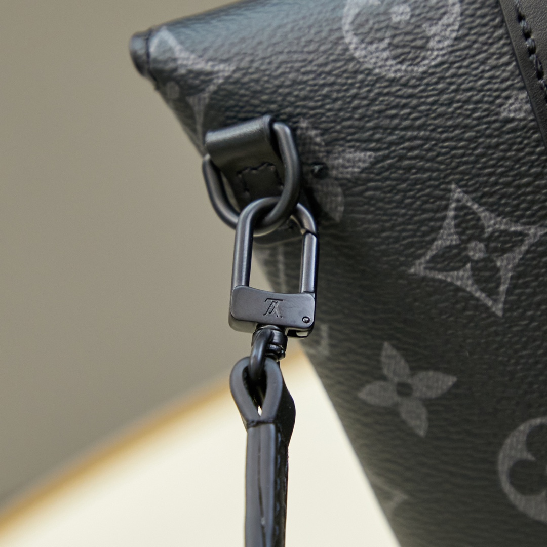 Louis Vuitton Envelope Pouch  M11613 - 
