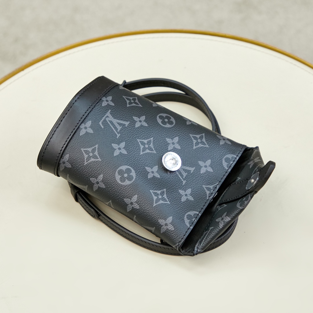 Louis Vuitton Envelope Pouch  M11613 - 